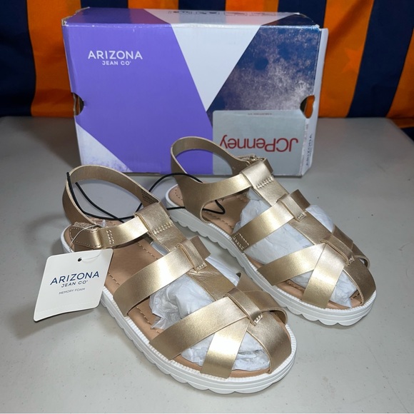 New ARIZONA JEANS CO.
GIRLS COASTAL METALLIC GOLD SLINGBACK FLAT SANDALS SIZE 2M - Picture 1 of 9